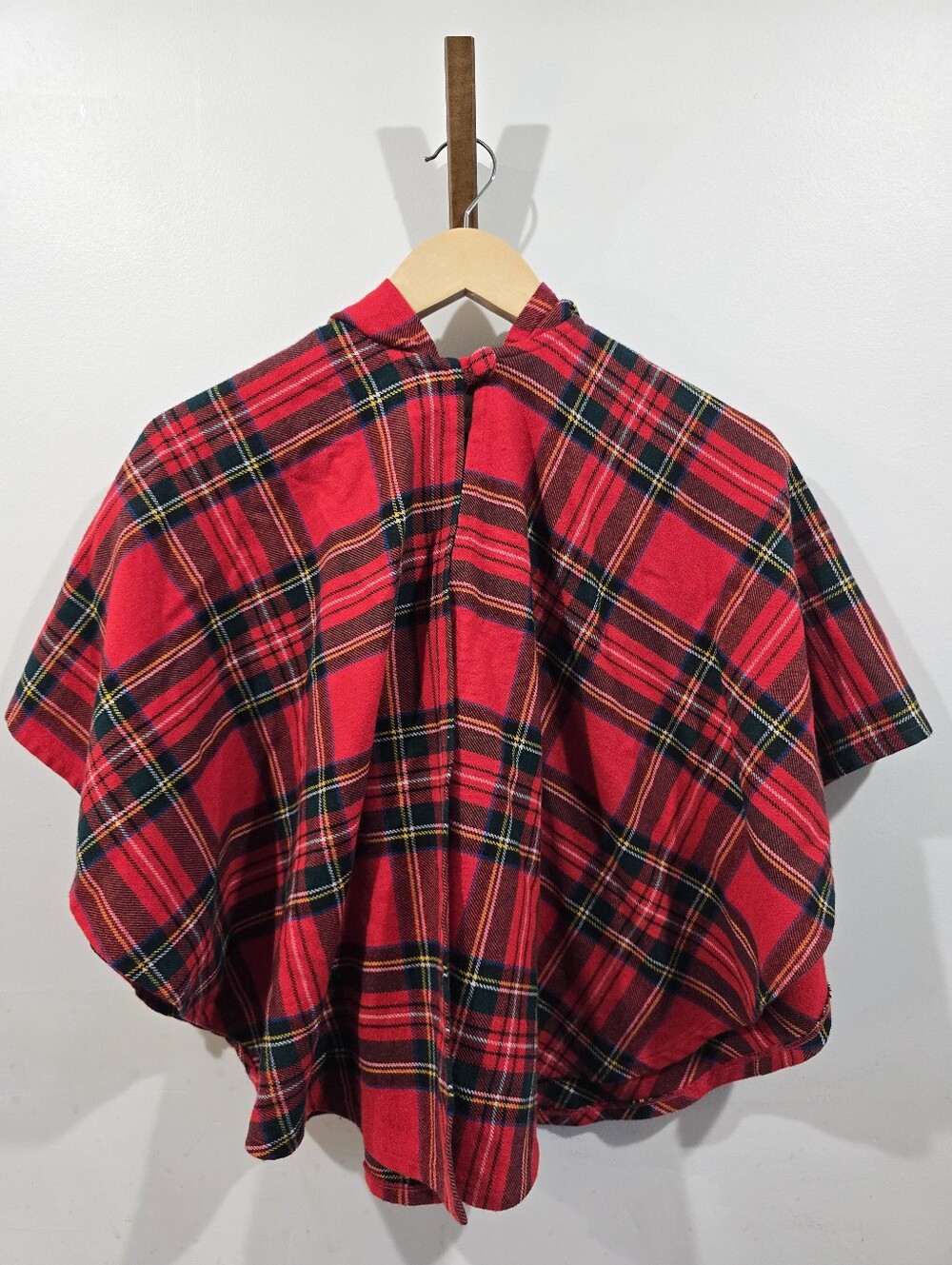 One of Dublin Ireland Child's L Red Tartan Plaid Wool Blend Cape Poncho Car Seat